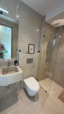 Image of 1300 Sq.ft 3 BHK Apartment / Flat for sale in Khar West, Mumbai for Rs. 105000000