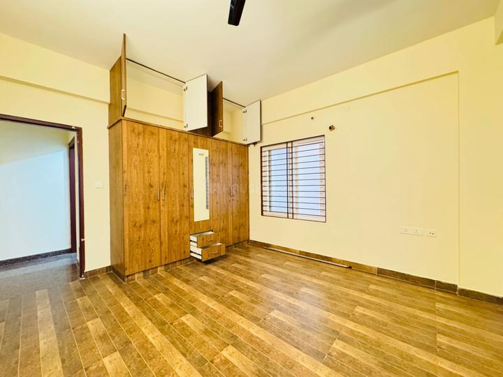 Home track Bedroom 1