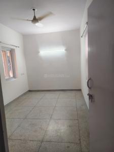 Bedroom Image of 1200 Sq.ft 3 BHK Apartment / Flat for rent in Sahyog Apartment, Mayur Vihar Phase 1 New Delhi for Rs. 45000