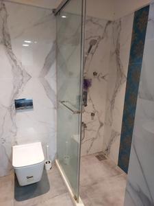 Bathroom Image of 495 Sq.ft 1 BHK Apartment / Flat for sale in Andheri West Mumbai for Rs. 18500000