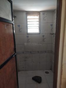 Bathroom Image of 800 Sq.ft 1 BHK Apartment / Flat for rent in Jail Road Nashik for Rs. 8000