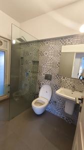 Bathroom Image of 1650 Sq.ft 3 BHK Apartment / Flat for sale in Kanakia Paris, Bandra East Mumbai for Rs. 45000000