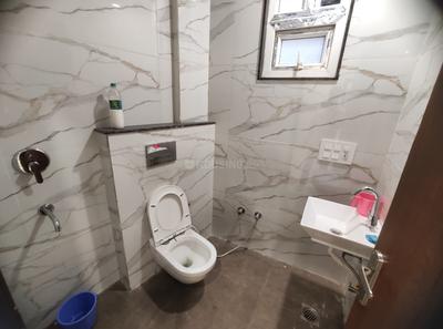 Bathroom Image of 2476 Sq.ft 4 BHK Builder Floor for rent in Shakti Nagar New Delhi for Rs. 85000