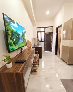 1 RK Independent Builder Floor