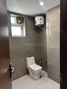 Bathroom Image of 1000 Sq.ft 2.5 BHK Builder Floor for rent in Mayur Vihar Phase 1 New Delhi for Rs. 30000