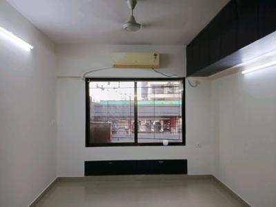Bedroom Image of 625 Sq.ft 1 BHK Apartment / Flat for rent in Maker Tower, Cuffe Parade Mumbai for Rs. 145000