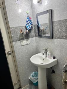 Bathroom Image of 500 Sq.ft 1 RK Apartment / Flat for rent in SVP Gulmohur Residency, Indirapuram Ghaziabad for Rs. 8000
