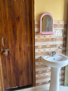 Bathroom Image of 700 Sq.ft 1 BHK Builder Floor for rent in HUDA Sector-2 Palwal for Rs. 15000