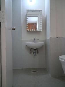 Bedroom One Image of 2000 Sq.ft 4 BHK Apartment / Flat for sale in Jaypee Kosmos, Sector 134 Noida for Rs. 21500000