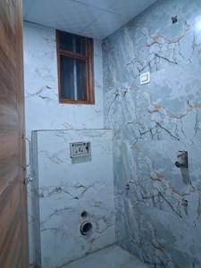 Common Bathroom Image of 550 Sq.ft 1 BHK Apartment / Flat for sale in Sector 73 Noida for Rs. 2400000