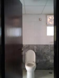 Common Bathroom Image of 2385 Sq.ft 4 BHK Apartment / Flat for rent in Supertech Cape Town, Sector 74 Noida for Rs. 51000