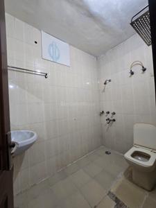 Bathroom Image of 1800 Sq.ft 3 BHK Builder Floor for rent in Anand Vihar New Delhi for Rs. 60000