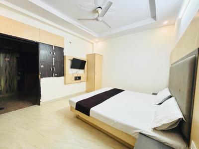 Bedroom Image of the hostel yard in Sector 58, Noida