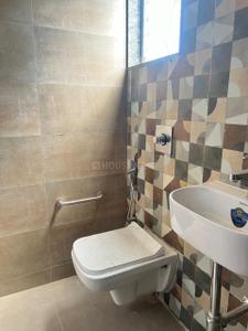 Bathroom Image of 780 Sq.ft 2 BHK Apartment / Flat for sale in Mulund West Mumbai for Rs. 15500000