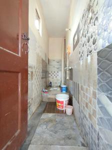 Bathroom Image of 700 Sq.ft 1 RK Independent House for rent in Garhi New Delhi for Rs. 24000