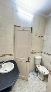 Bathroom Image of 1580 Sq.ft 3 BHK Apartment / Flat for rent in East Of Kailash New Delhi for Rs. 80000