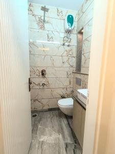 Bathroom Image of 900 Sq.ft 2 BHK Builder Floor for rent in Rajouri Garden New Delhi for Rs. 32500