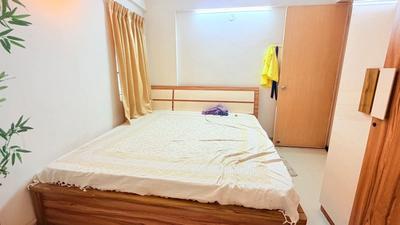 Bedroom Image of 650 Sq.ft 1 BHK Apartment / Flat for rent in Amanora Park Town Pune for Rs. 29000