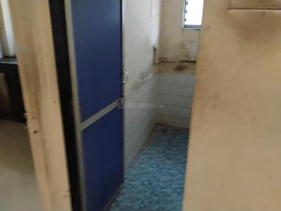 Bathroom Image of 500 Sq.ft 1 BHK Apartment / Flat for rent in Dahisar East Mumbai for Rs. 23000