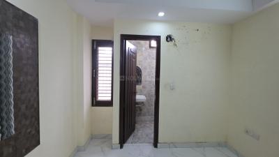 Bedroom Image of 900 Sq.ft 3 BHK Builder Floor for rent in Pitampura New Delhi for Rs. 35000