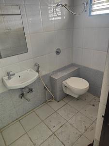Bathroom Image of 1500 Sq.ft 3 BHK Apartment / Flat for rent in Gold Govind Wing In Golden Park I, Omkar Nagar Nagpur for Rs. 22000