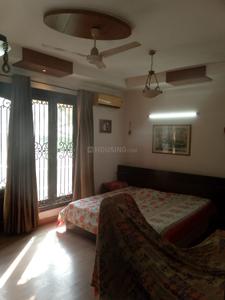 Bedroom Image of 2200 Sq.ft 3 BHK Builder Floor for sale in Chittaranjan Park New Delhi for Rs. 45000000