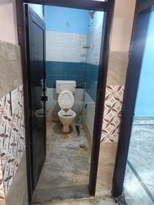 Bathroom Image of 700 Sq.ft 2 BHK Builder Floor for rent in Uttam Nagar New Delhi for Rs. 10000