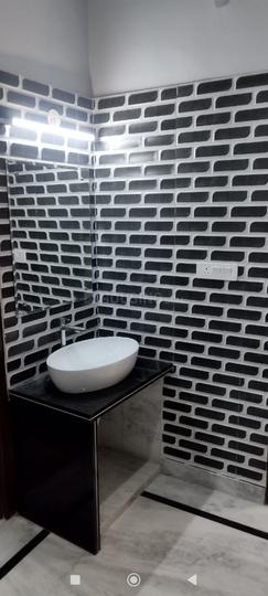 Shanthi Nagar, Mansarovar Bathroom 1