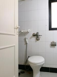 Common Bathroom Image of 1050 Sq.ft 2 BHK Apartment / Flat for sale in Hiranandani Rodas Enclave Woodville, Hiranandani Estate Thane for Rs. 19000000