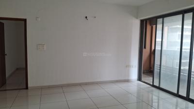 Living Room Image of 2425 Sq.ft 4 BHK Apartment / Flat for sale in Sun Skypark, Ambli Ahmedabad for Rs. 19500000