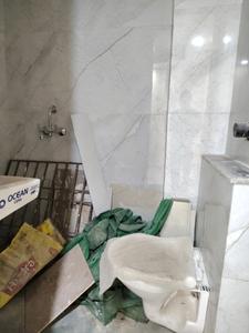 Common Bathroom Image of 650 Sq.ft 1 BHK Apartment / Flat for rent in Chhattarpur New Delhi for Rs. 15000