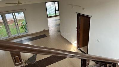 3.5 BHK Semi Furnished Flat