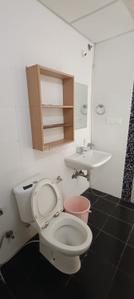 Bathroom Image of 2105 Sq.ft 3 BHK Apartment / Flat for rent in Tata Aquila Heights, Jalahalli Bengaluru for Rs. 55000