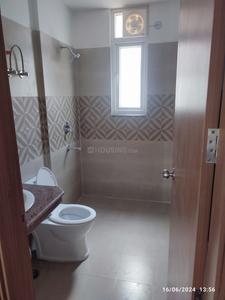 Bathroom Image of 1400 Sq.ft 3 BHK Independent House for rent in RG Luxury Homes Tower A F And M, Noida Extension Greater Noida for Rs. 27000