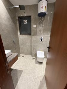 Bathroom Image of 900 Sq.ft 1 BHK Apartment / Flat for rent in DLF Phase 3 Gurgaon for Rs. 30000