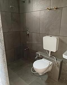 Bathroom Image of 920 Sq.ft 3 BHK Apartment / Flat for rent in Mahadev Residency 3, New Maninagar Ahmedabad for Rs. 17000