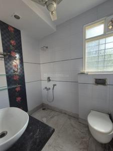 Bathroom Image of 1800 Sq.ft 3 BHK Builder Floor for rent in Gagan Vihar New Delhi for Rs. 45000