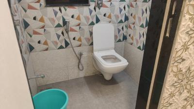 Bathroom Image of 550 Sq.ft 1 BHK Apartment / Flat for rent in Worli Mumbai for Rs. 75000
