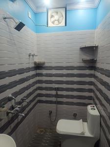 Bathroom Image of 900 Sq.ft 2 BHK Builder Floor for rent in Naubasta Kanpur for Rs. 8000