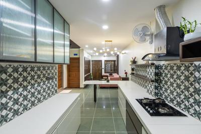 Kitchen Image of 900 Sq.ft 3 BHK Apartment / Flat for rent in Tejpur Gadbadi Indore for Rs. 25000