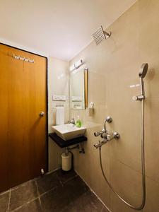 Bathroom Image of 1050 Sq.ft 2 BHK Apartment / Flat for rent in Sharnam Residency, Zadeshwar Bharuch for Rs. 15000