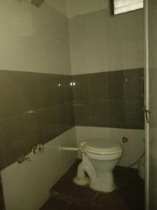 Common Bathroom Image of 1050 Sq.ft 2 BHK Apartment / Flat for sale in Aza Al Muqaam, Juhapura Ahmedabad for Rs. 7500000