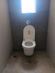 Common Bathroom Image of 1000 Sq.ft 2 BHK Apartment / Flat for sale in Prithvi Proximus by Prithvi Edifice, Hadapsar Pune for Rs. 7500000