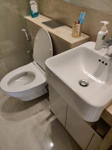 Bedroom Image of 650 Sq.ft 1 BHK Apartment / Flat for sale in Hiranandani Highland A B C D And E Wing, Powai Mumbai for Rs. 19000000