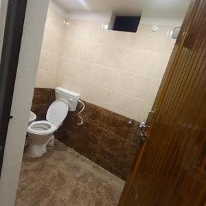 Bathroom Image of 850 Sq.ft 2 BHK Independent House for rent in Gomti Nagar Lucknow for Rs. 2499