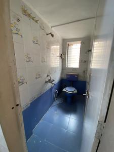 Bathroom Image of Spacious PG a shared home in Shivaji Nagar, Pune