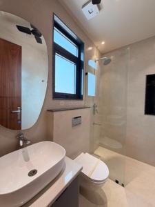 Bathroom Image of 2070 Sq.ft 3 BHK Builder Floor for sale in DLF Independent Floors At Dlf City Phase III, DLF Phase 3 Gurgaon for Rs. 30000000