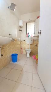 Bathroom Image of 2000 Sq.ft 4 BHK Apartment / Flat for sale in Andheri West Mumbai for Rs. 56000000