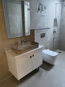 Kitchen Image of 2100 Sq.ft 3 BHK Builder Floor for rent in Vipul World, Sector 48 Gurgaon for Rs. 57000