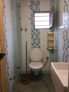 Common Bathroom One Image of 1300 Sq.ft 3 BHK Apartment / Flat for sale in  Mayur Vihar Phase 1 Pocket 1 RWA, Mayur Vihar Phase 1 New Delhi for Rs. 20000000